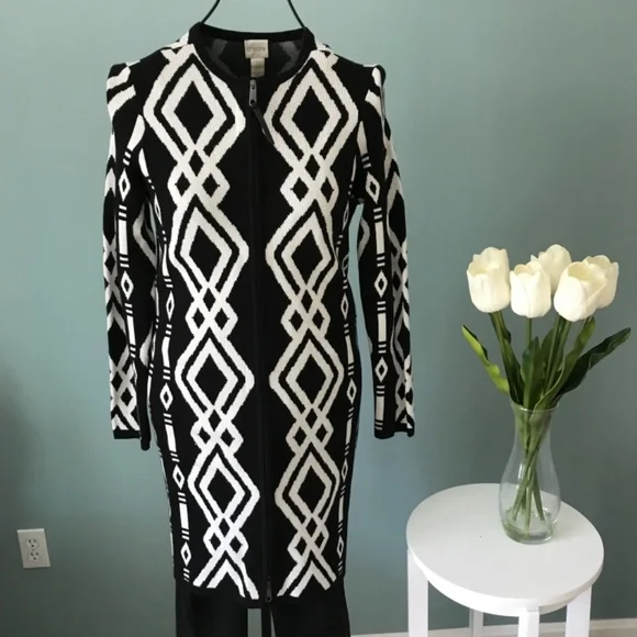 Chicos Black and White Pattern Long Topper Sweater Sz S - Picture 3 of 7